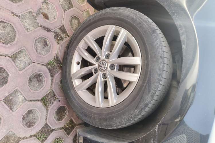 Used Volkswagen Passat 2016 330TSI DSG Luxury Edition Right Front Wheel Hub