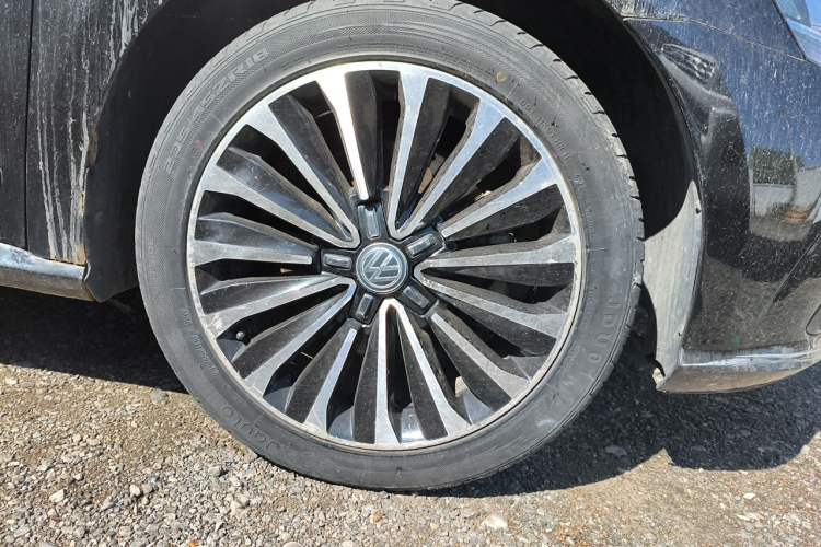 Used Volkswagen Passat 2016 330TSI DSG Prestige Edition Right Front Wheel Hub
