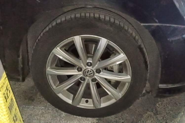 Used Volkswagen Passat 2016 330TSI DSG Luxury Edition Right Front Wheel Hub