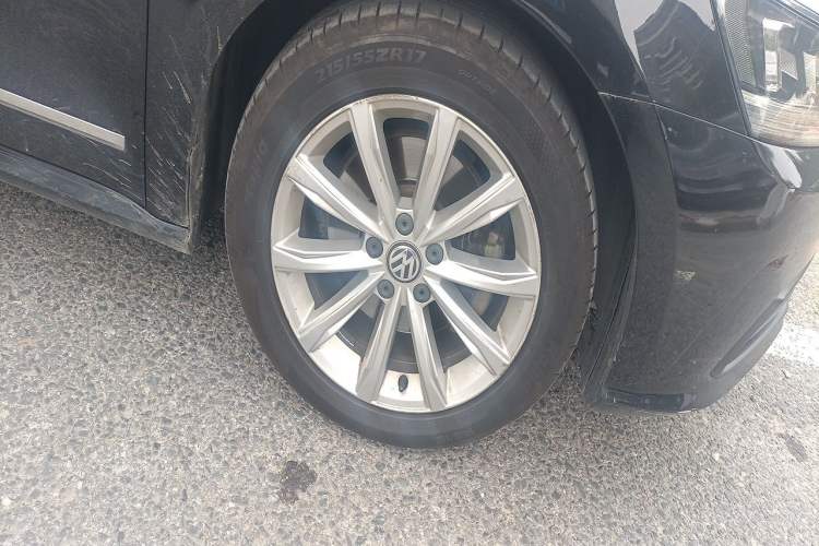 Used Volkswagen Passat 2016 330TSI DSG Luxury Edition Right Front Wheel Hub
