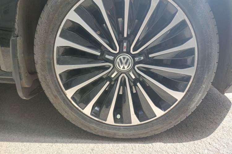 Used Volkswagen Passat 2016 330TSI DSG Prestige Edition Right Front Wheel Hub