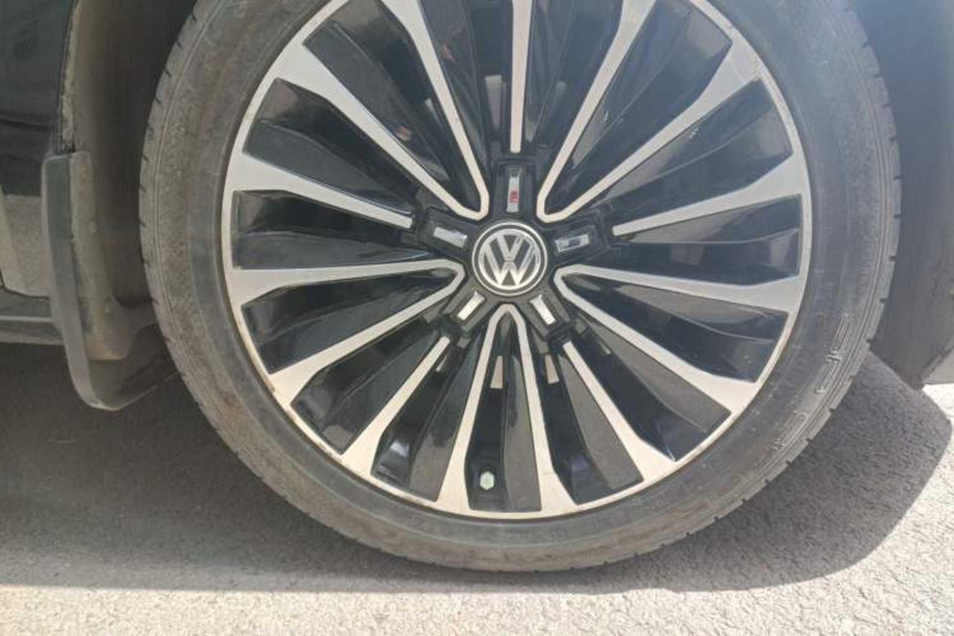 Used Volkswagen Passat 2016 330TSI DSG Prestige Edition Right Front Wheel Hub