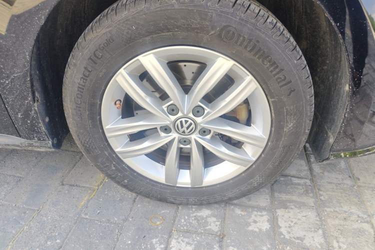 Used Volkswagen Passat 2016 330TSI DSG Luxury Edition Right Front Wheel Hub
