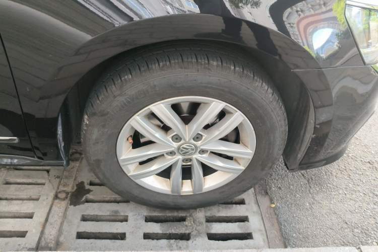 Used Volkswagen Passat 2016 330TSI DSG Luxury Edition Right Front Wheel Hub