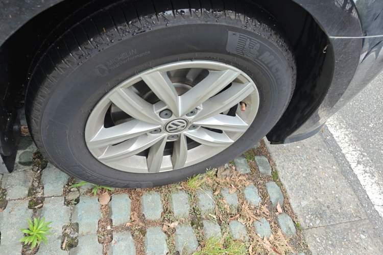 Used Volkswagen Passat 2016 330TSI DSG Luxury Edition Right Front Wheel Hub