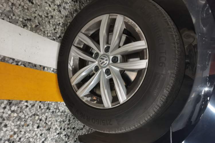 Used Volkswagen Passat 2016 330TSI DSG Luxury Edition Right Front Wheel Hub