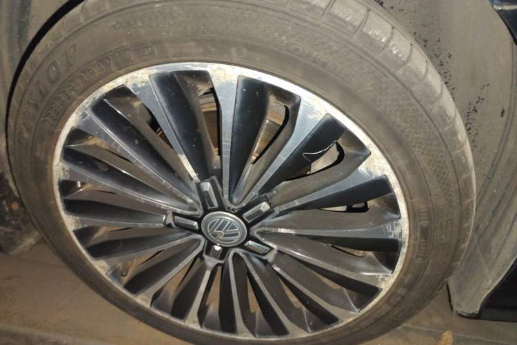 Used Volkswagen Passat 2016 380TSI DSG Ultimate Edition Right Front Wheel Hub