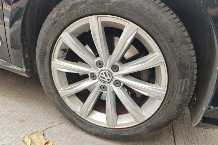Used Volkswagen Passat 2016 330TSI DSG Prestige Edition Right Front Wheel Hub