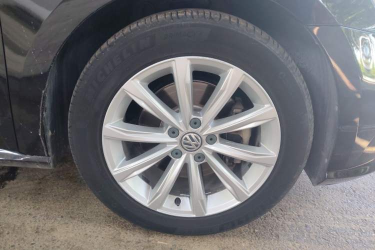 Used Volkswagen Passat 2016 330TSI DSG Luxury Edition Right Front Wheel Hub