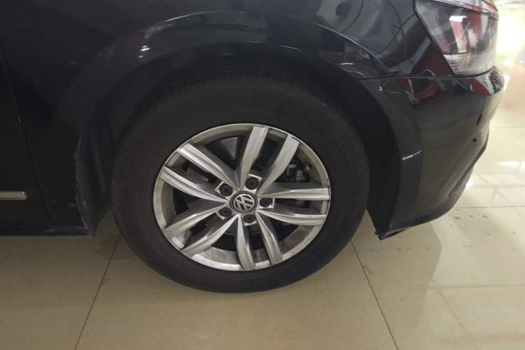 Used Volkswagen Passat 2016 330TSI DSG Luxury Edition Right Front Wheel Hub