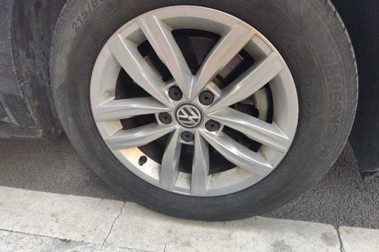 Used Volkswagen Passat 2016 330TSI DSG Luxury Edition Right Front Wheel Hub