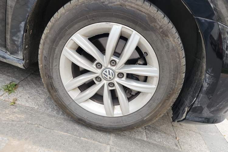 Used Volkswagen Passat 2016 330TSI DSG Luxury Edition Right Front Wheel Hub