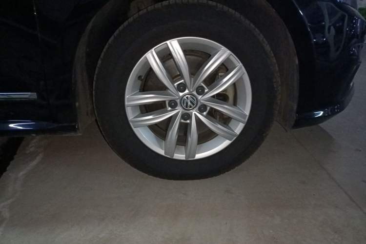 Used Volkswagen Passat 2016 280TSI DSG Prestige Edition Right Front Wheel Hub
