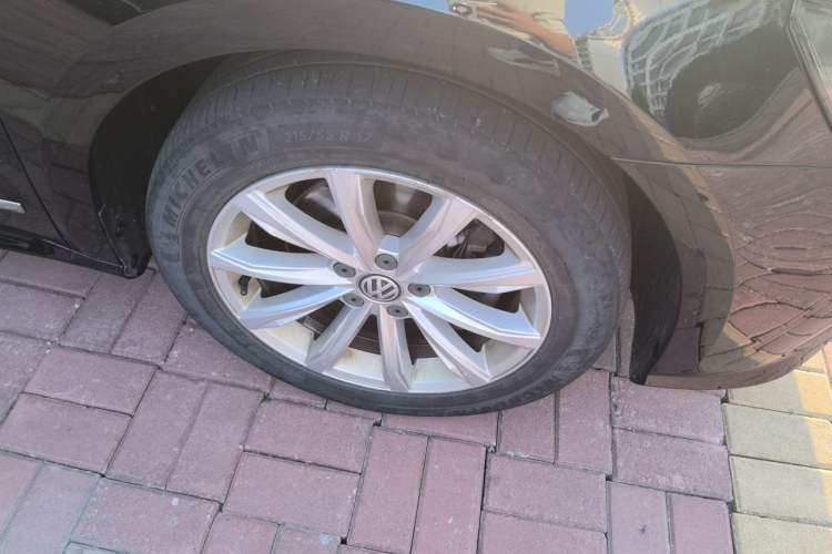 Used Volkswagen Passat 2016 330TSI DSG Luxury Edition Right Front Wheel Hub
