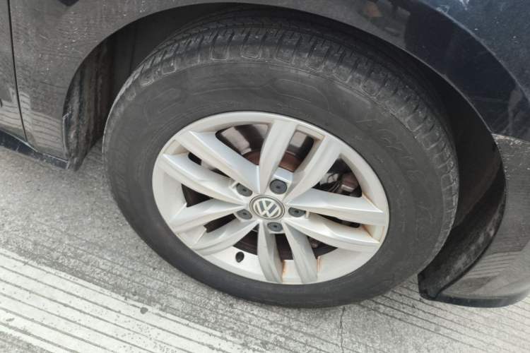 Used Volkswagen Passat 2016 330TSI DSG Luxury Edition Right Front Wheel Hub