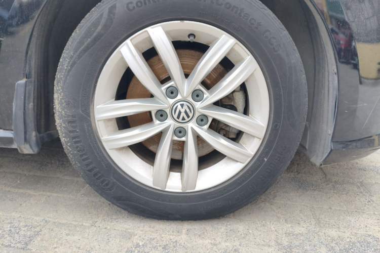 Used Volkswagen Passat 2016 330TSI DSG Luxury Edition Right Front Wheel Hub