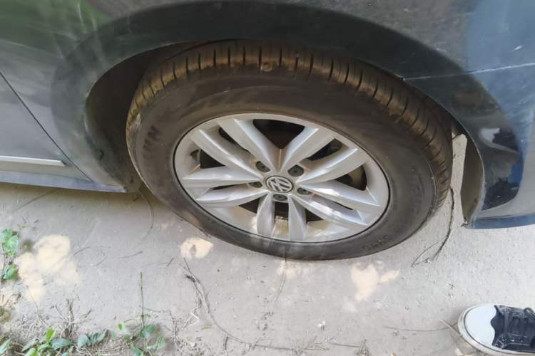 Used Volkswagen Passat 2016 330TSI DSG Luxury Edition Right Front Wheel Hub