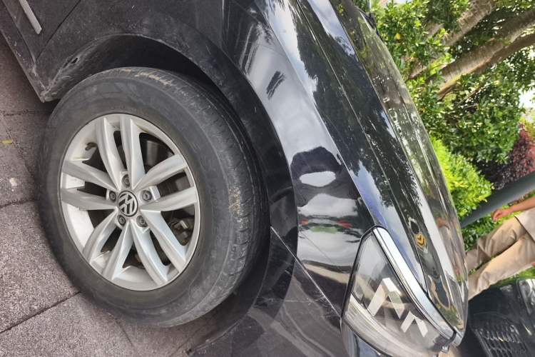 Used Volkswagen Passat 2016 330TSI DSG Luxury Edition Right Front Wheel Hub