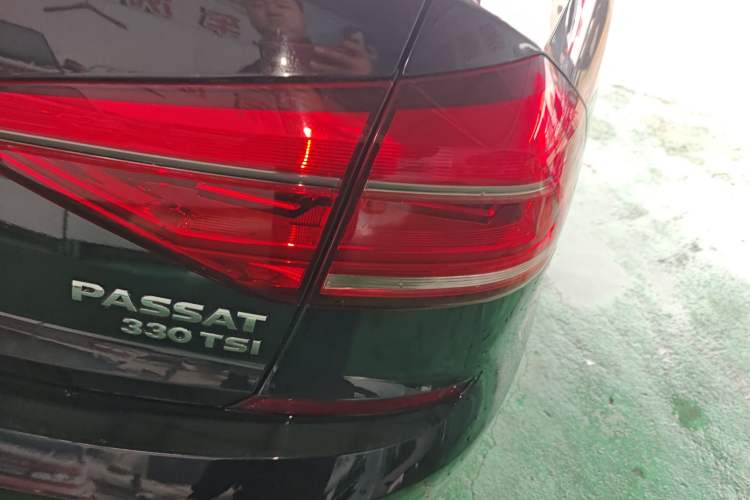 Used Volkswagen Passat 2016 330TSI DSG Luxury Edition Right Rear Taillight