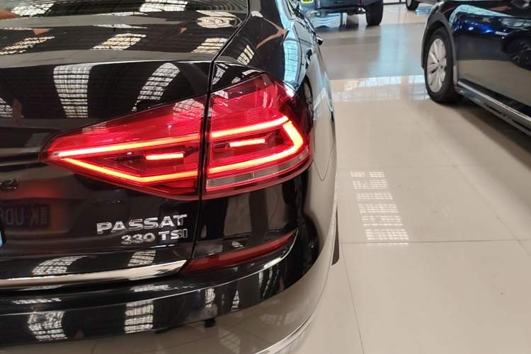 Used Volkswagen Passat 2016 330TSI DSG Prestige Edition Right Rear Taillight