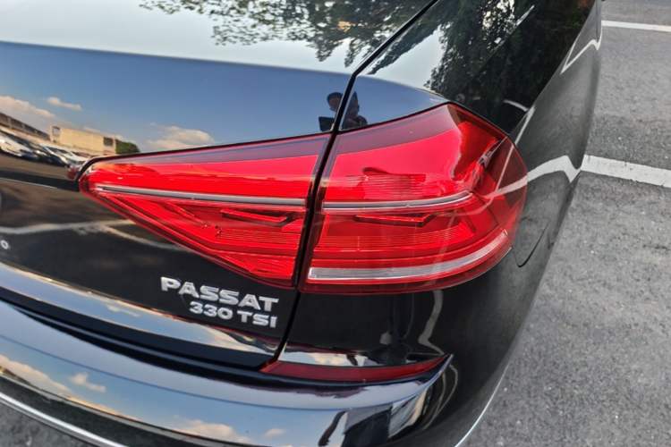 Used Volkswagen Passat 2016 330TSI DSG Luxury Edition Right Rear Taillight