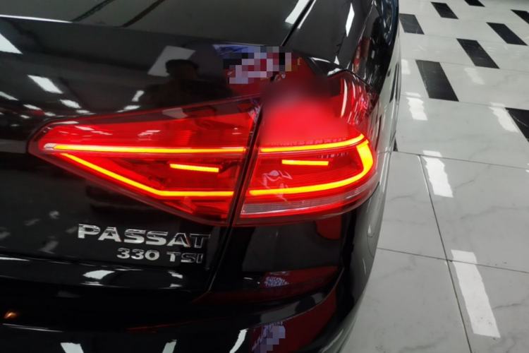 Used Volkswagen Passat 2016 330TSI DSG Luxury Edition Right Rear Taillight
