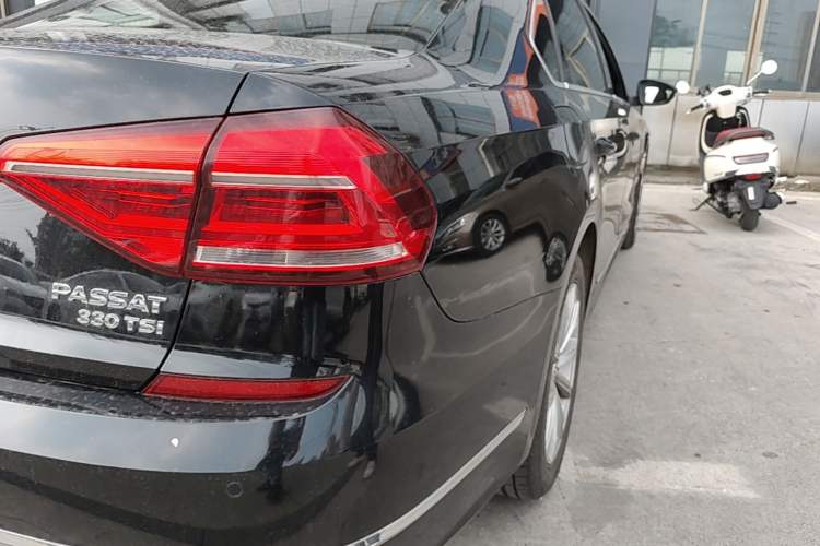 Used Volkswagen Passat 2016 330TSI DSG Luxury Edition Right Rear Taillight