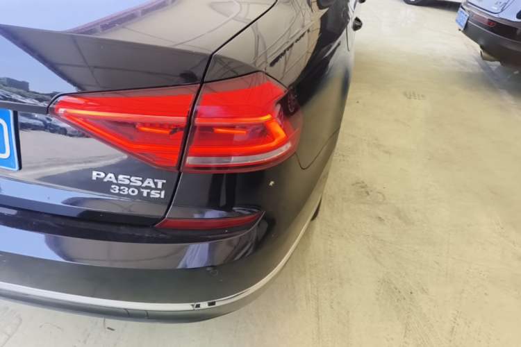 Used Volkswagen Passat 2016 330TSI DSG Luxury Edition Right Rear Taillight