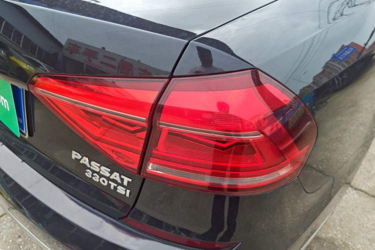 Used Volkswagen Passat 2016 280TSI DSG Prestige Edition Right Rear Taillight