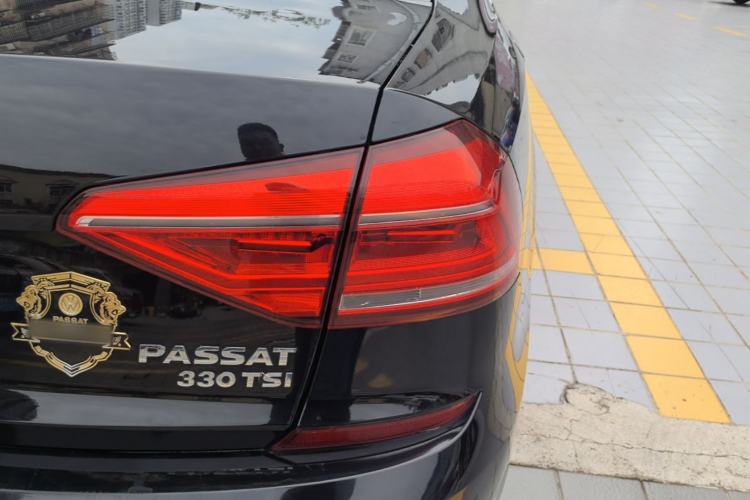 Used Volkswagen Passat 2016 330TSI DSG Luxury Edition Right Rear Taillight