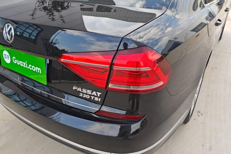 Used Volkswagen Passat 2016 330TSI DSG Luxury Edition Right Rear Taillight