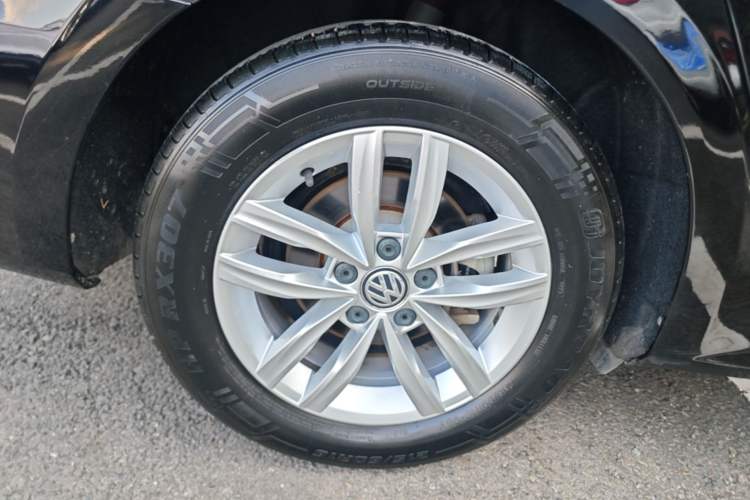 Used Volkswagen Passat 2016 330TSI DSG Luxury Edition Right Rear Wheel Hub