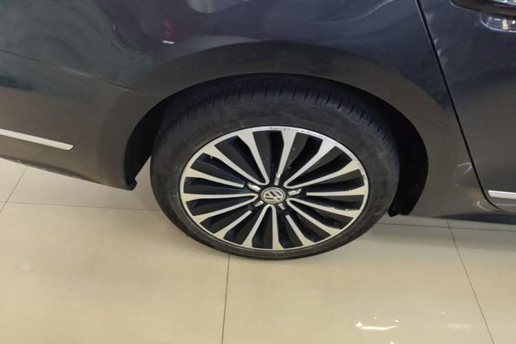 Used Volkswagen Passat 2016 330TSI DSG Prestige Edition Right Rear Wheel Hub