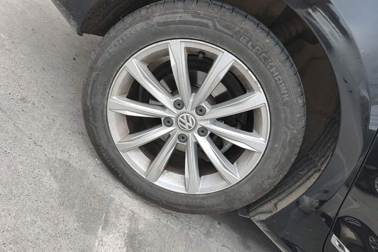 Used Volkswagen Passat 2016 330TSI DSG Luxury Edition Right Rear Wheel Hub