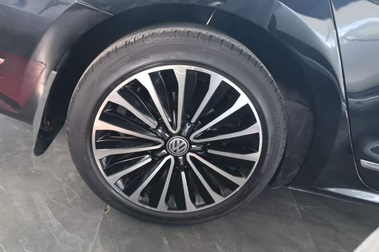 Used Volkswagen Passat 2016 330TSI DSG Prestige Edition Right Rear Wheel Hub