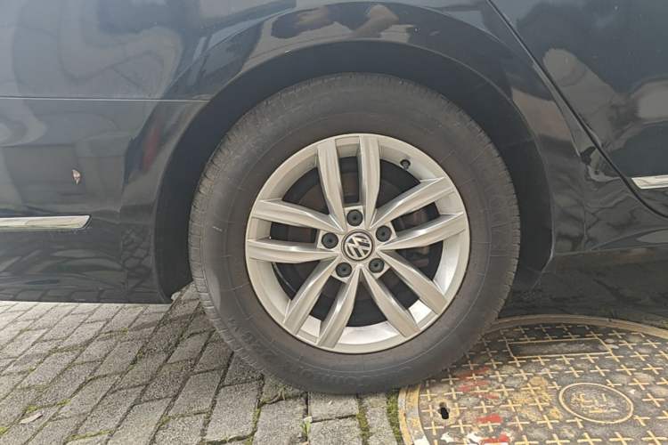 Used Volkswagen Passat 2016 330TSI DSG Luxury Edition Right Rear Wheel Hub