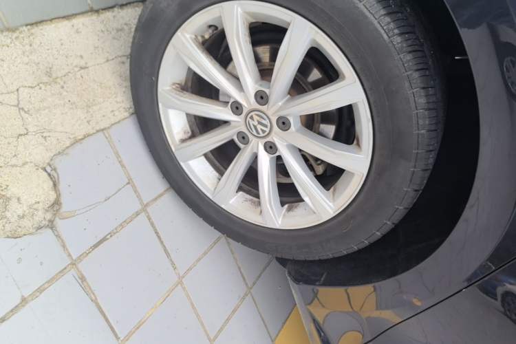 Used Volkswagen Passat 2016 330TSI DSG Luxury Edition Right Rear Wheel Hub