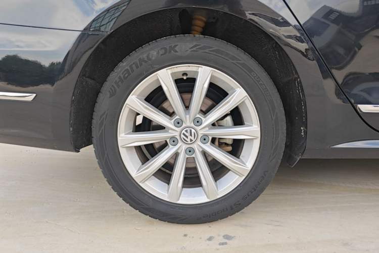 Used Volkswagen Passat 2016 330TSI DSG Luxury Edition Right Rear Wheel Hub