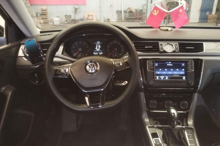 Used Volkswagen Passat 2016 330TSI DSG Luxury Edition Steering Wheel
