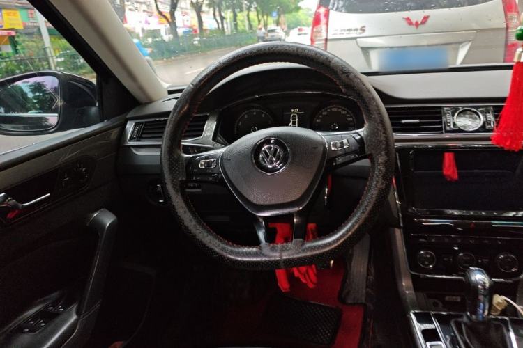 Used Volkswagen Passat 2016 330TSI DSG Luxury Edition Steering Wheel