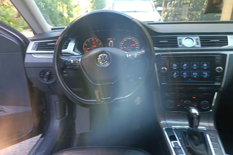 Used Volkswagen Passat 2016 330TSI DSG Luxury Edition Steering Wheel
