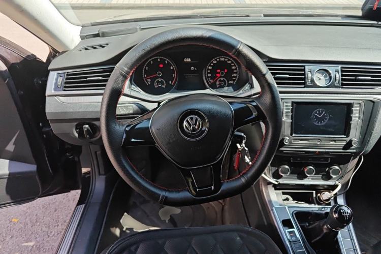 Used Volkswagen Passat 2016 280TSI Manual Luxury Edition Steering Wheel