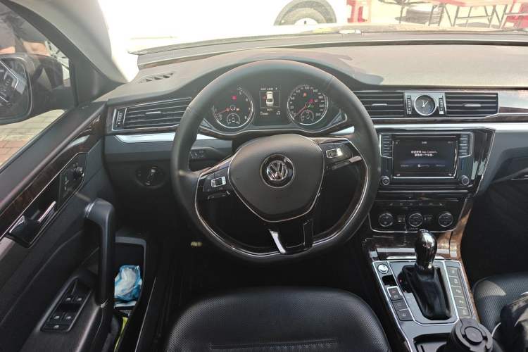 Used Volkswagen Passat 2016 380TSI DSG Ultimate Edition Steering Wheel