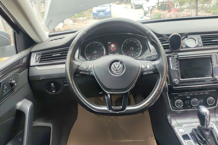 Used Volkswagen Passat 2016 330TSI DSG Prestige Edition Steering Wheel