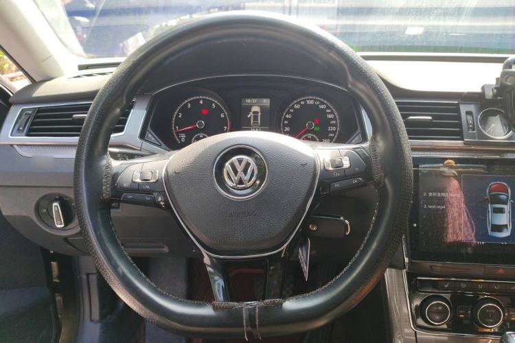 Used Volkswagen Passat 2016 330TSI DSG Luxury Edition Steering Wheel