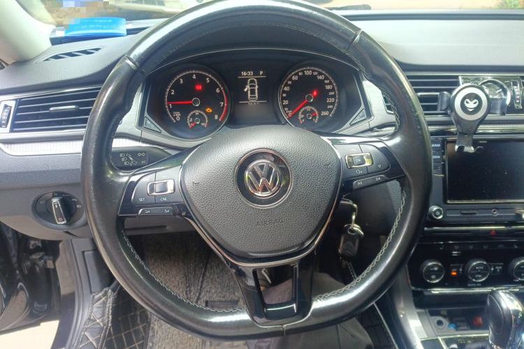 Used Volkswagen Passat 2016 330TSI DSG Luxury Edition Steering Wheel