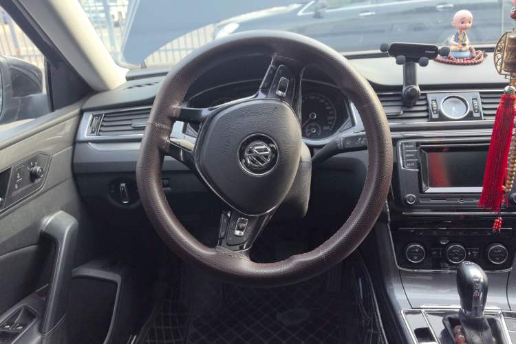 Used Volkswagen Passat 2016 330TSI DSG Luxury Edition Steering Wheel