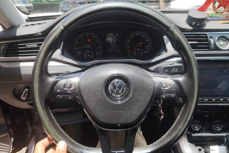 Used Volkswagen Passat 2016 280TSI DSG Prestige Edition Steering Wheel