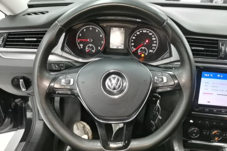 Used Volkswagen Passat 2016 330TSI DSG Luxury Edition Steering Wheel