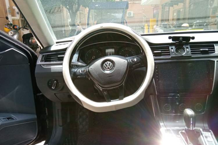 Used Volkswagen Passat 2016 330TSI DSG Luxury Edition Steering Wheel
